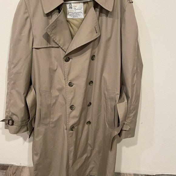 A classic London Fog trench coat. Belted trench overcoat w/ removable liner - Picture 3 of 5